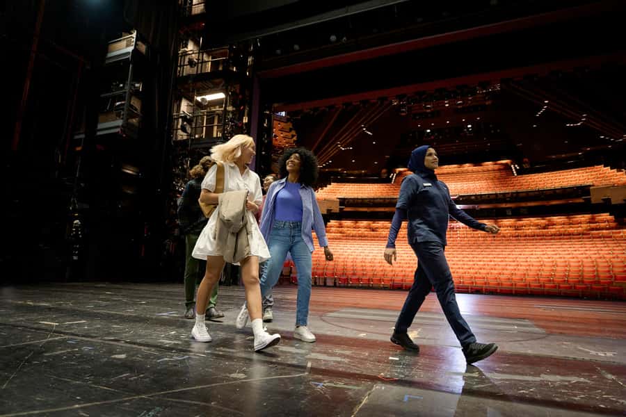 Sydney: Sydney Opera House VIP Backstage Tour and Breakfast - Stage Door and the first steps backstage