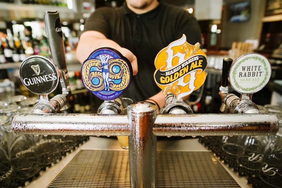 Sydney: The Rocks Pub Tour - Stop one: getting into The Rocks through a drink