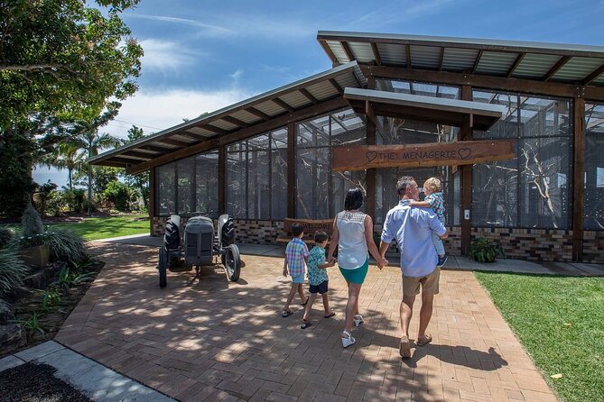 The Airlie Sightseeing Bus – (Cruise-Ship Friendly) - Lookouts and local commentary add value between stops
