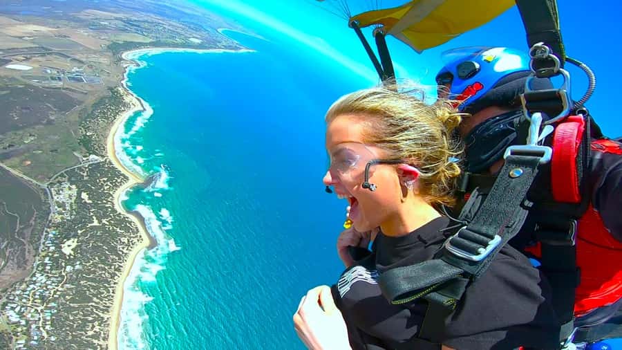 Torquay: Skydive over The Great Ocean Road - opt Melb pickup - The 15,000-foot jump and 60-second freefall