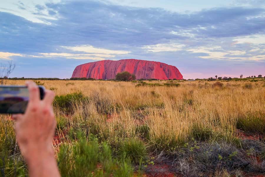 Uluru: Sacred Sites & Sunset Tour with Wine & Cheeseboard - Sunset turns the final stop into the big moment