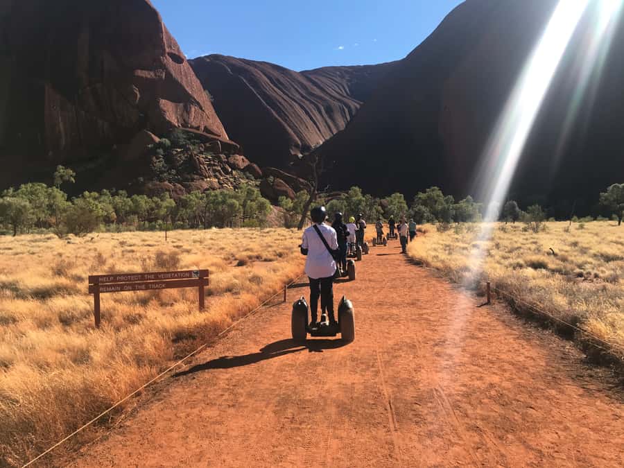 Uluru: Uluru Base Segway Tour - Meeting your guide at Kuniya Carpark