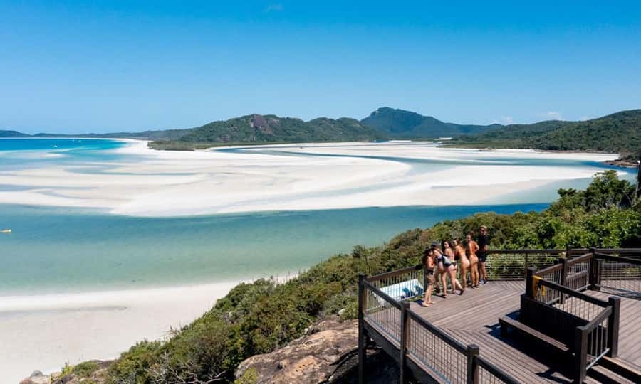 Whitsunday: Whitsunday Islands Tour with Snorkeling & Lunch - Snorkeling on the Great Barrier Reef fringe
