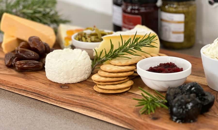 Yarra Valley Full Day Grazing Tour: Gin, Wine, Pizza, Cheese - Stag Lane brings gin and pizza together